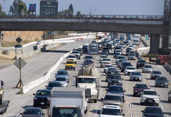 Southern Californians with the longest commutes are the slowest to transition to electric vehicles according to data from Coltura, a nonprofit focused on reducing gasoline at speed and scale. Significant traffic can be observed on the 405 Freeway when looking southbound from Springdale Street in Westminster in 2021. (Photo by Jeff Gritchen, Orange County Register/SCNG)